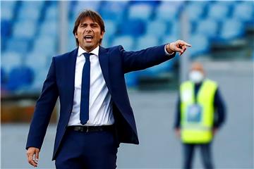 Conte i službeno napustio Inter