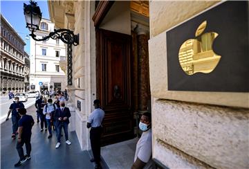 ITALY NEW APPLE STORE OPENING