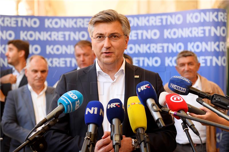 Plenković u Splitu dao podršku kandidatima uoči drugog kruga izbora