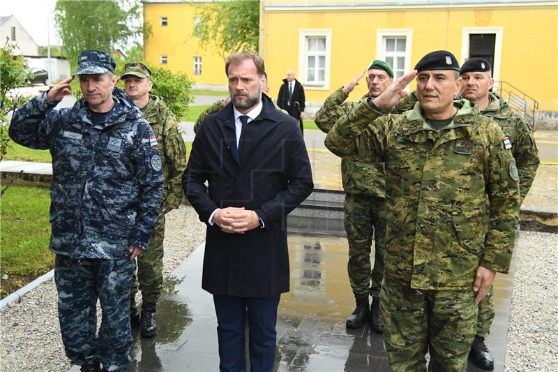 Banožić, Hranj extend greetings on Croatian Army Day