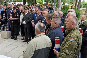 Vinkovci: Otkriven Spomenik hrvatskim braniteljima