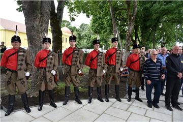 Vinkovci: Otkriven Spomenik hrvatskim braniteljima