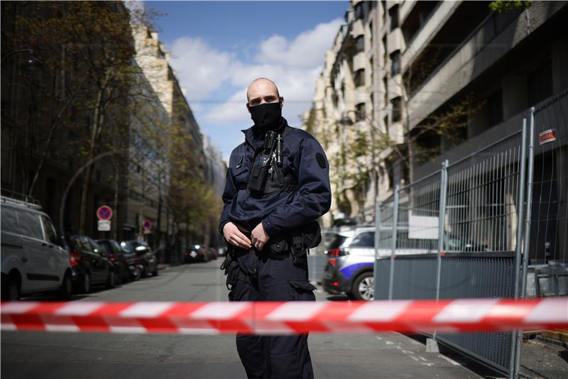 Francuska: Napadač na policajku bio je radikaliziran i shizofren