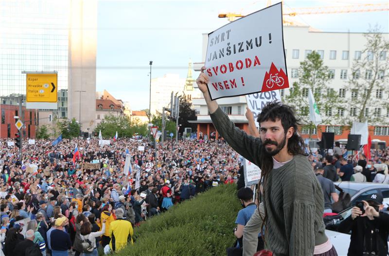 Novi neuspjeh Janše u parlamentu,  masovni prosvjed u Ljubljani