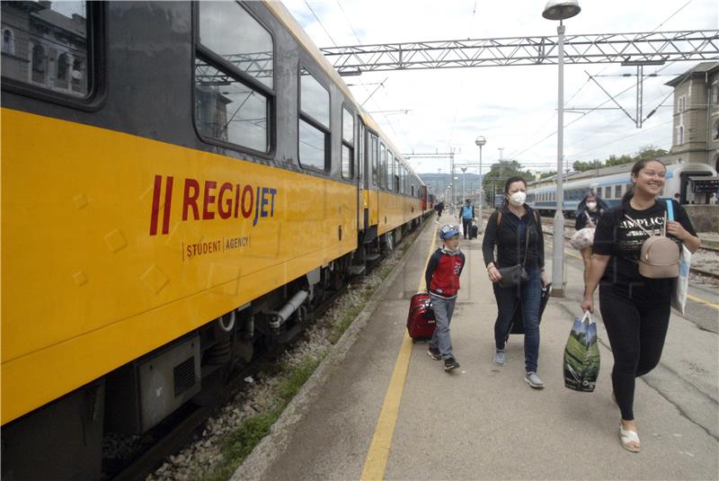 1st train within seasonal Prague -Zagreb -Rijeka/Split service arrives in Rijeka