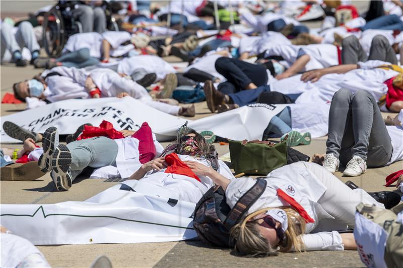 SWITZERLAND WHO DOCTORS CLIMATE CHANGE PROTEST