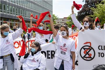 epaselect SWITZERLAND WHO DOCTORS CLIMATE CHANGE PROTEST