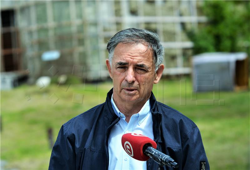 Pupovac, Documenta criticise president's decision on Glavaš's war medals