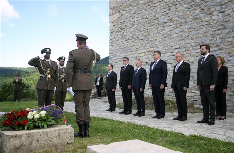 Plenković položio vijenac na Oltaru Domovine