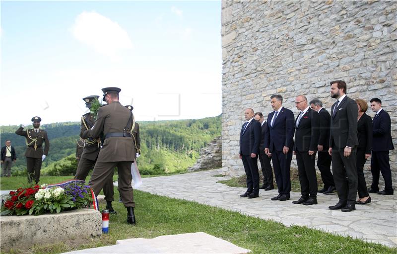 Plenković položio vijenac na Oltaru Domovine