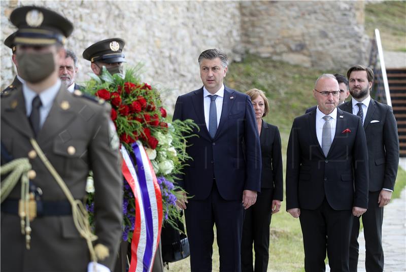 Plenković položio vijenac na Oltaru Domovine