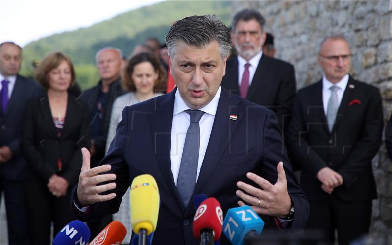 Plenković položio vijenac na Oltaru Domovine