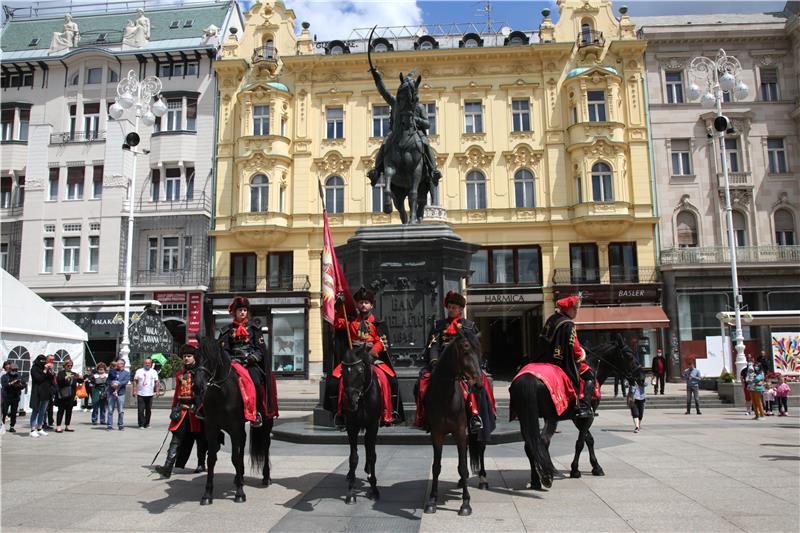 Svečana Smjena straže Kravat pukovnije