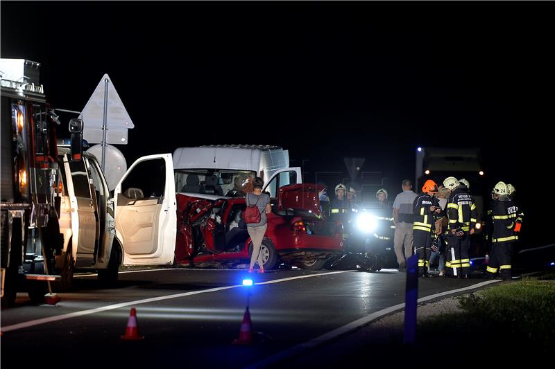 Vozač osobnog automobila poginuo u nesreći u Turnju