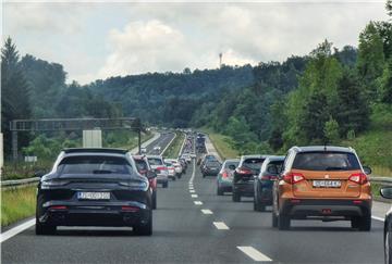 Gužve na autocesti Zagreb - Rijeka kod Bosiljeva u smjeru Zagreba