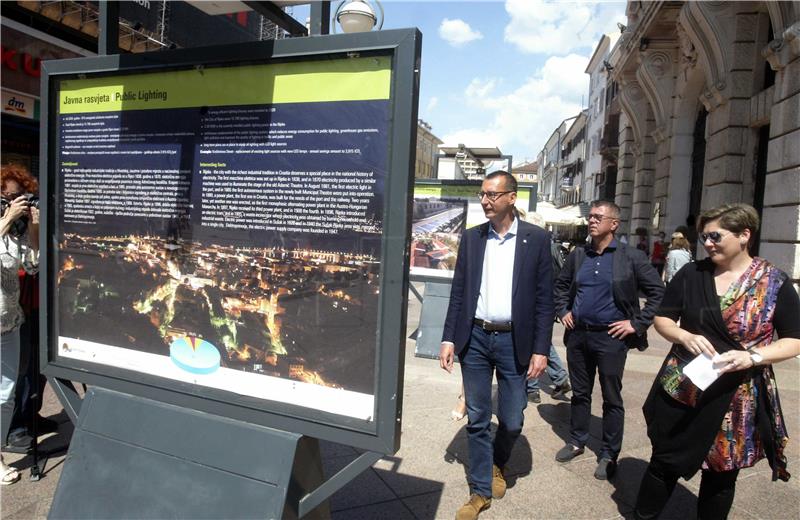 Rijeka: Na postamentima na Korzu otvorena izložba Zelena Rijeka