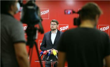 Konferencija za medije predsjednika SDP-a Peđe Grbina