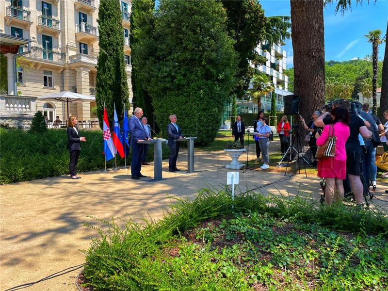 Ministri policije Slovenije i Hrvatske razgovarali o režimu prelaska granice