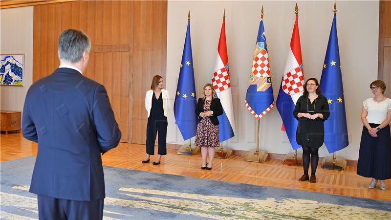 Predsjednik Milanović razgovarao s predstavnicama Hrabrog telefona