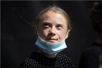 Greta Thunberg vratila se na klimatske prosvjede ispred švedskog parlamenta 