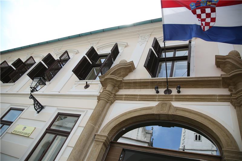 Gov't denies newspaper's report on one billion kuna less for Croatia from EU