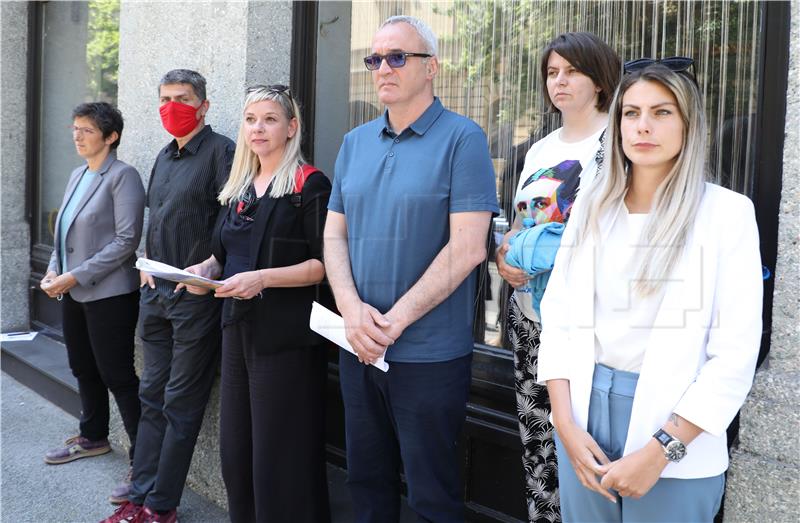 Konferencija za medije HND-a o izvanrednim otkazima u Glasu Istre