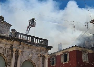 Požar stana u središtu Zadra, stanari evakuirani