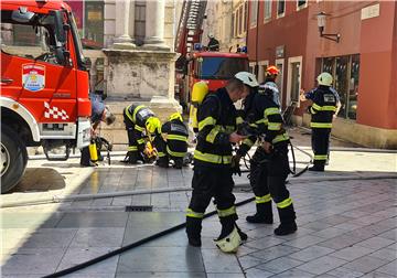 Požar stana u središtu Zadra, stanari evakuirani