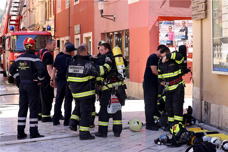 Požar stana u središtu Zadra, stanari evakuirani