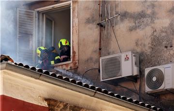 Požar stana u središtu Zadra, stanari evakuirani