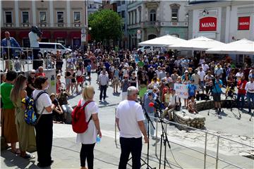 ISPRAVAK VIJESTI:  Gotovo tisuću građana na skupu „Podržimo novinare Glasa Istre“