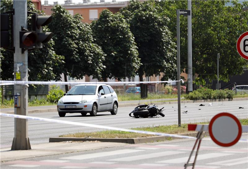 Zagreb: U sudaru motocikla i bicikla smrtno stradali vozači