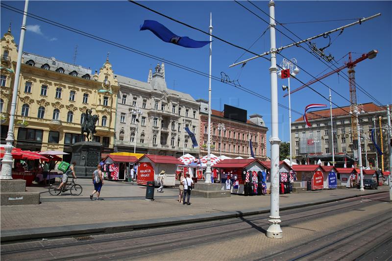 Glavni zagrebački trg pred utakmicu Hrvatska - Škotska