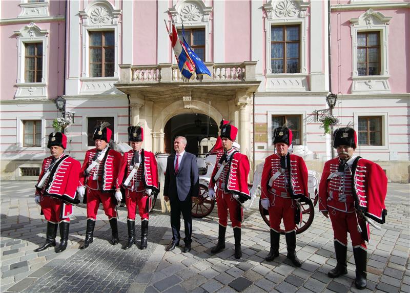 Husarska garda postrojena u čast novog župana Varaždinske županije