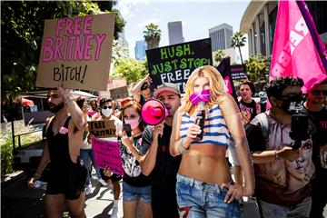 USA BRITNEY SPEARS DEMONSTRATION