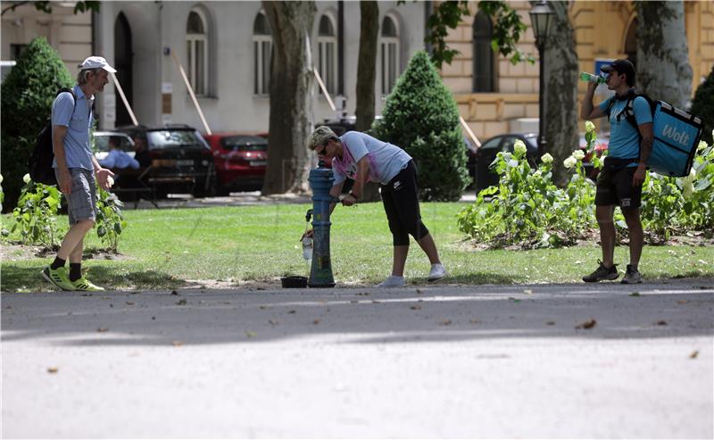 Zbog vrućina dio Hrvatske u crvenom, objavljeni savjeti građanima