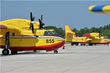 Canadair HRZ-a gasi požar na otočiću Krknata u zadarskom arhipelagu