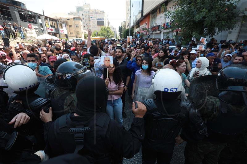 MIDEAST PALESTINIANS PROTEST AGAINST PALESTINIAN PRESIDENT