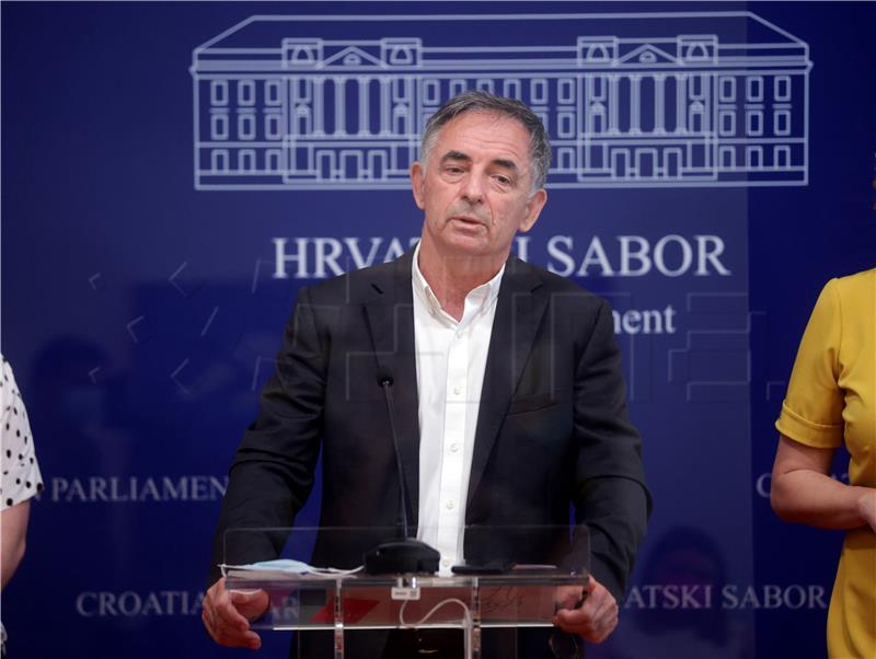 Pupovac: SDSS to abstain from vote on Đurđević