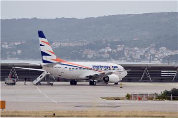 Zbog dojave o bombi prizemljen avion                     