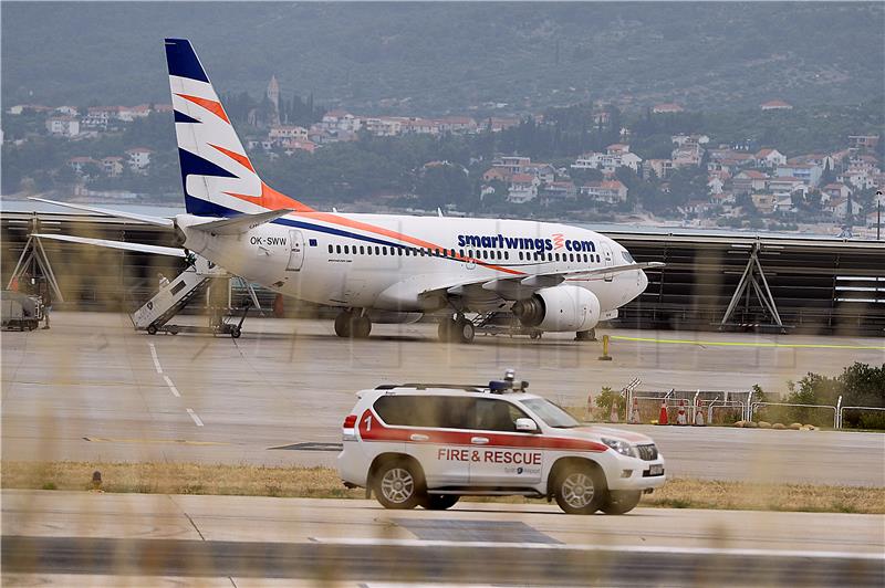 Zbog dojave o bombi prizemljen avion                     