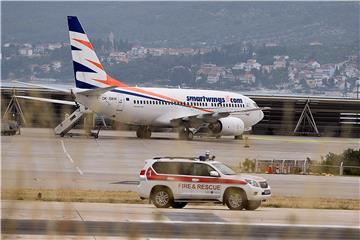 Zbog dojave o bombi prizemljen avion                     