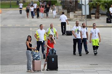 Zbog dojave o bombi prizemljen avion                     