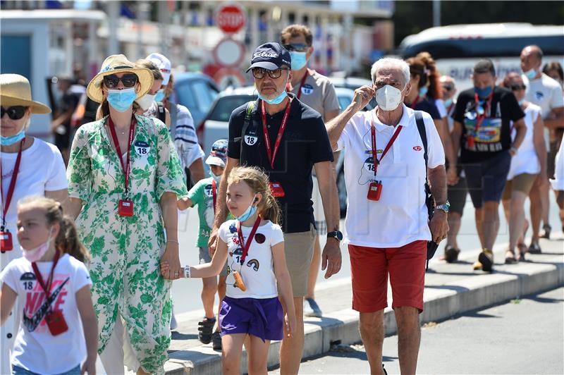 Split: Za vikend rekordnih 53.000  putnika u splitskoj zračnoj i trajektnoj luci