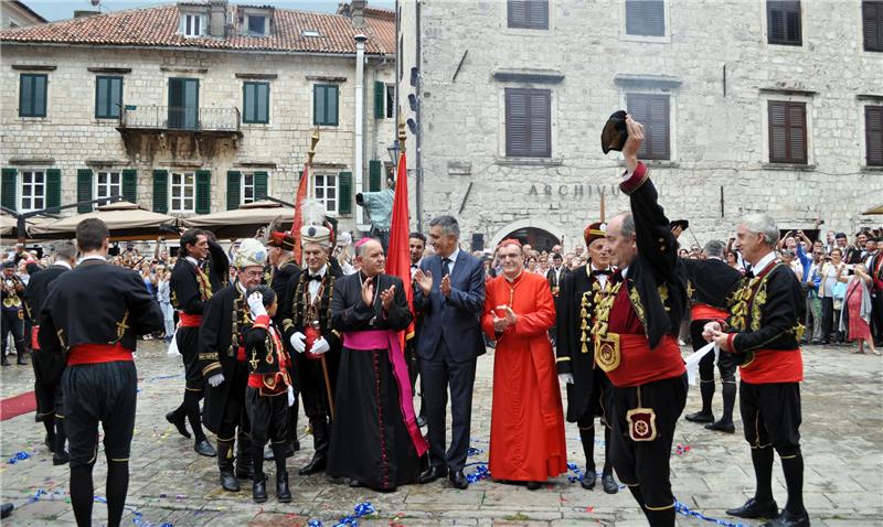 Ključevi grada Kotora predani Bokeljskoj mornarici