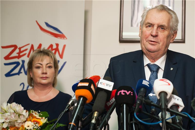 Češki predsjednik Miloš Zeman rekao da su za njega transrodne osobe “odvratne”