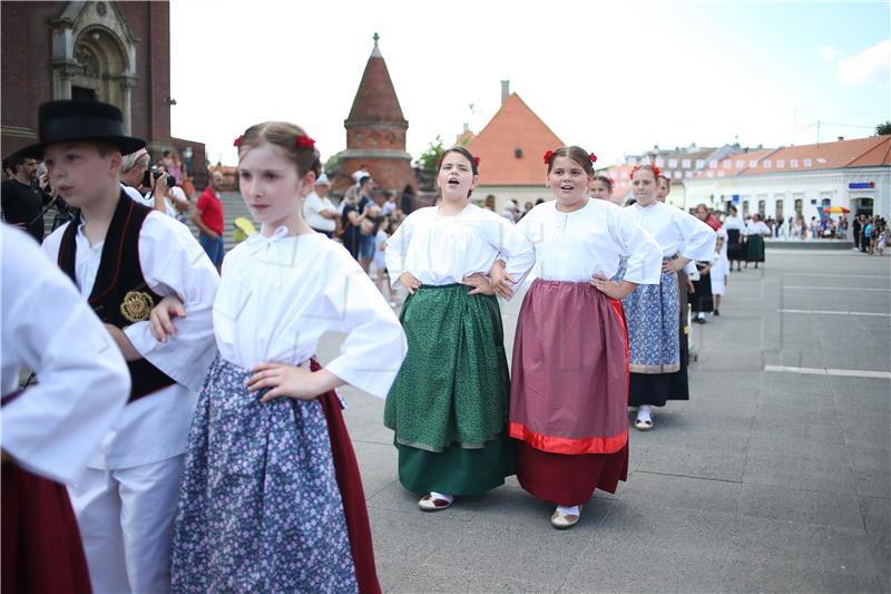 Svečana povorka 55. Malih Đakovačkih vezova