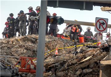 USA FLORIDA BUILDING COLLAPSED AFTERMATH