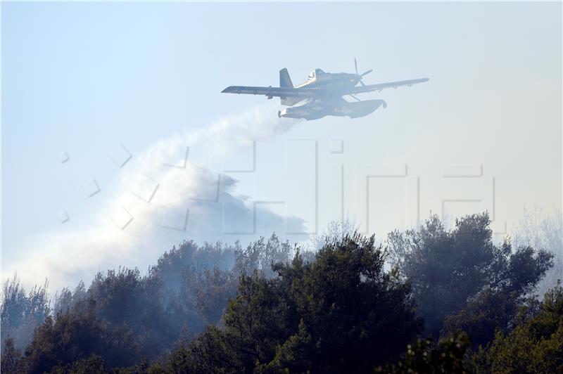 Canadair gasio požar kod Hreljina