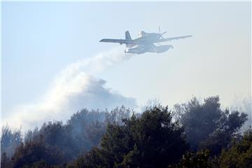 Canadair gasio požar kod Hreljina